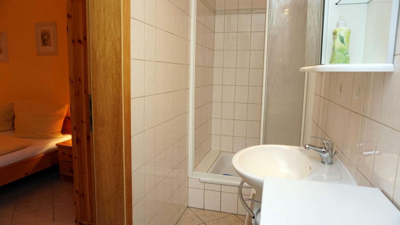 Ferienhaus Strandstrasse ツィノヴィッツ エクステリア 写真